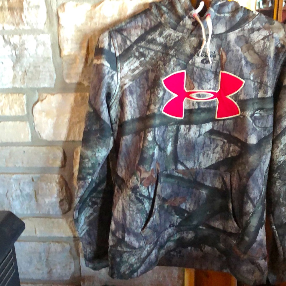 Under armor mossy oak hoodie
